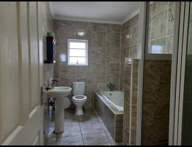 3 BEDROOM HOUSE RENTED IN MALABAR